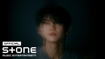 Yang Yoseop com expressão contemplativa em fundo escuro, transmitindo uma atmosfera de introspecção.