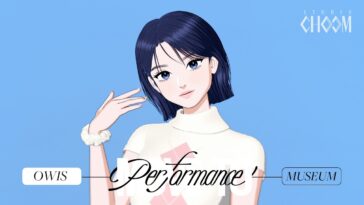 Jovem com cabelo preto e liso, usando blusa branca, posa em fundo azul com texto "OWIS Performance Museum".