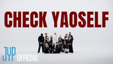 Grupo de dançarinos em trajes urbanos posando em fundo branco com a frase "CHECK YAOSELF" em destaque.