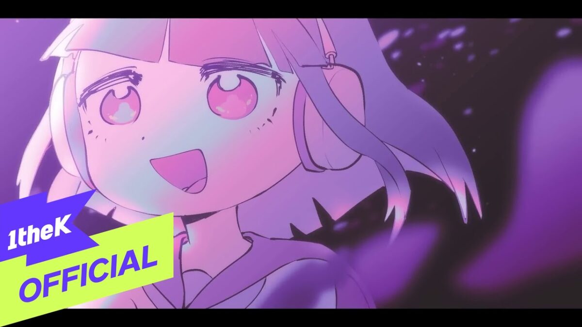 Personagem animada sorrindo com fones de ouvido, cercada por efeitos de luz roxa no vídeo musical "Yozora no Hoshi o".